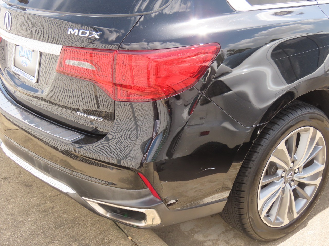 2017 Acura MDX photo 11 of 15