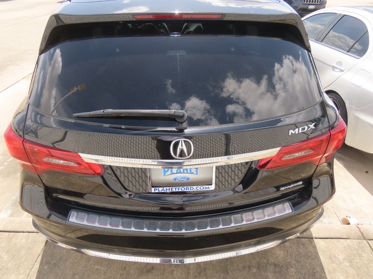 2017 Acura MDX photo 12 of 15