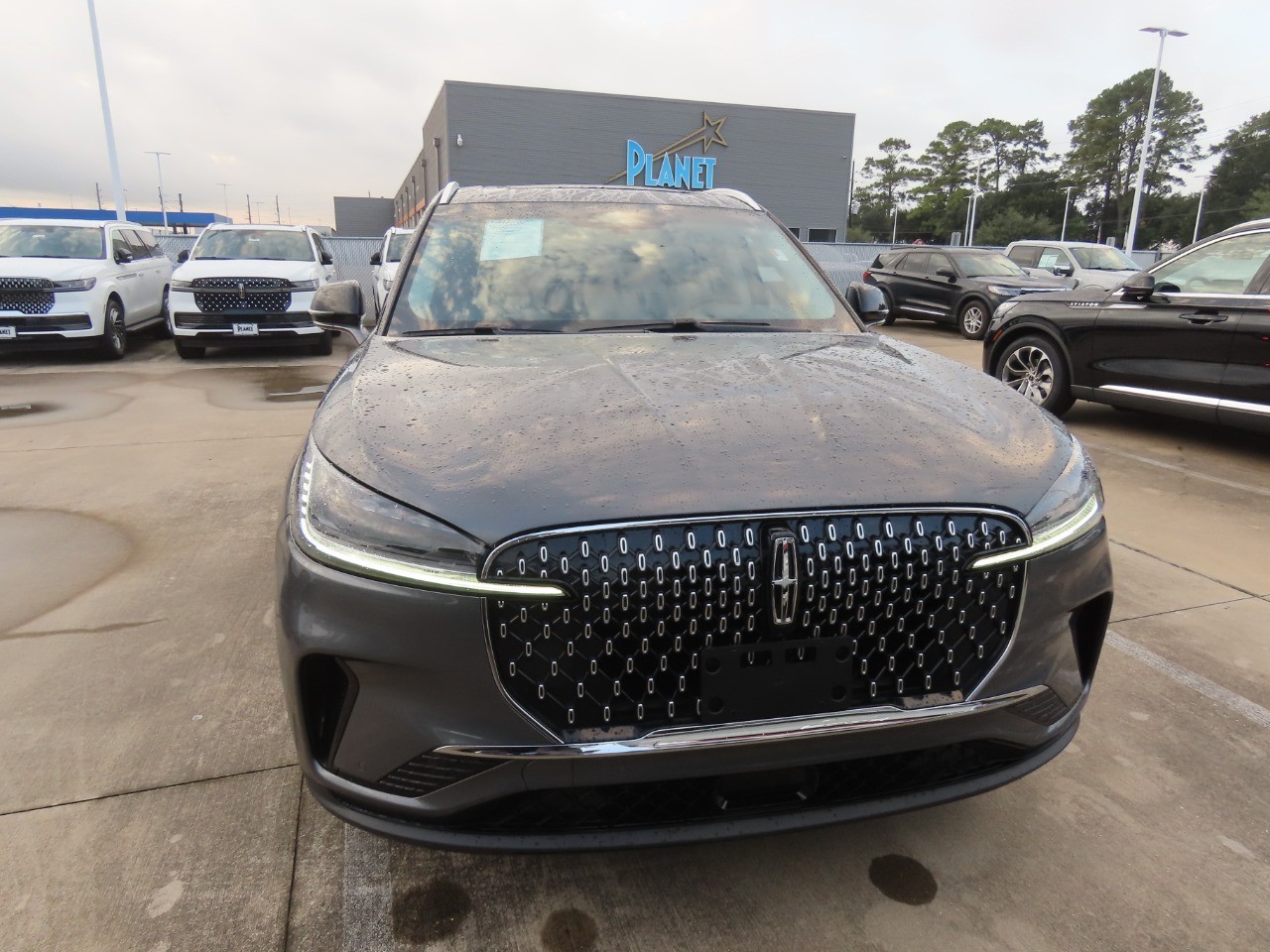 2025 Lincoln Aviator photo 3 of 34