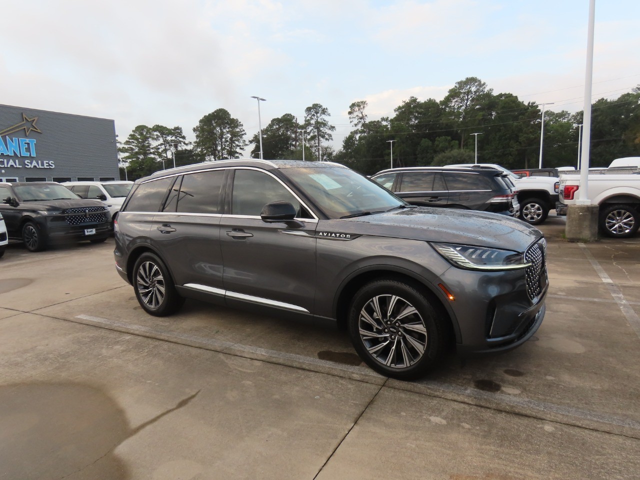 2025 Lincoln Aviator photo 6 of 34