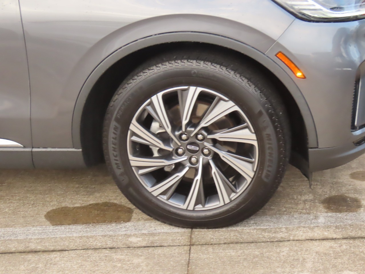 2025 Lincoln Aviator photo 7 of 34
