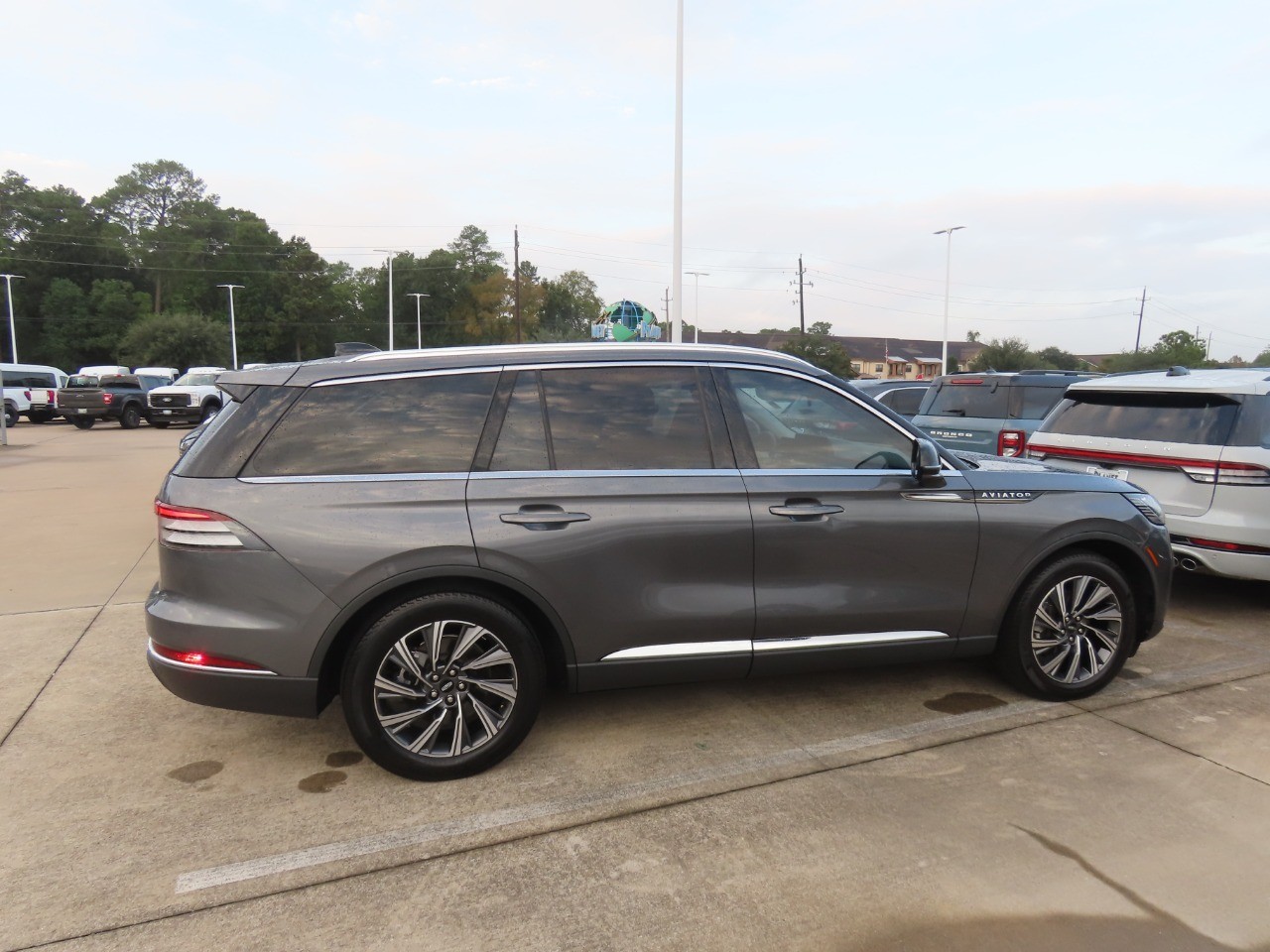2025 Lincoln Aviator photo 9 of 34