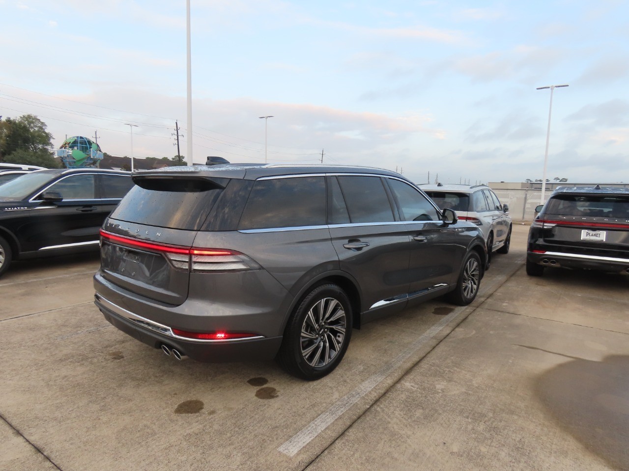 2025 Lincoln Aviator photo 10 of 34