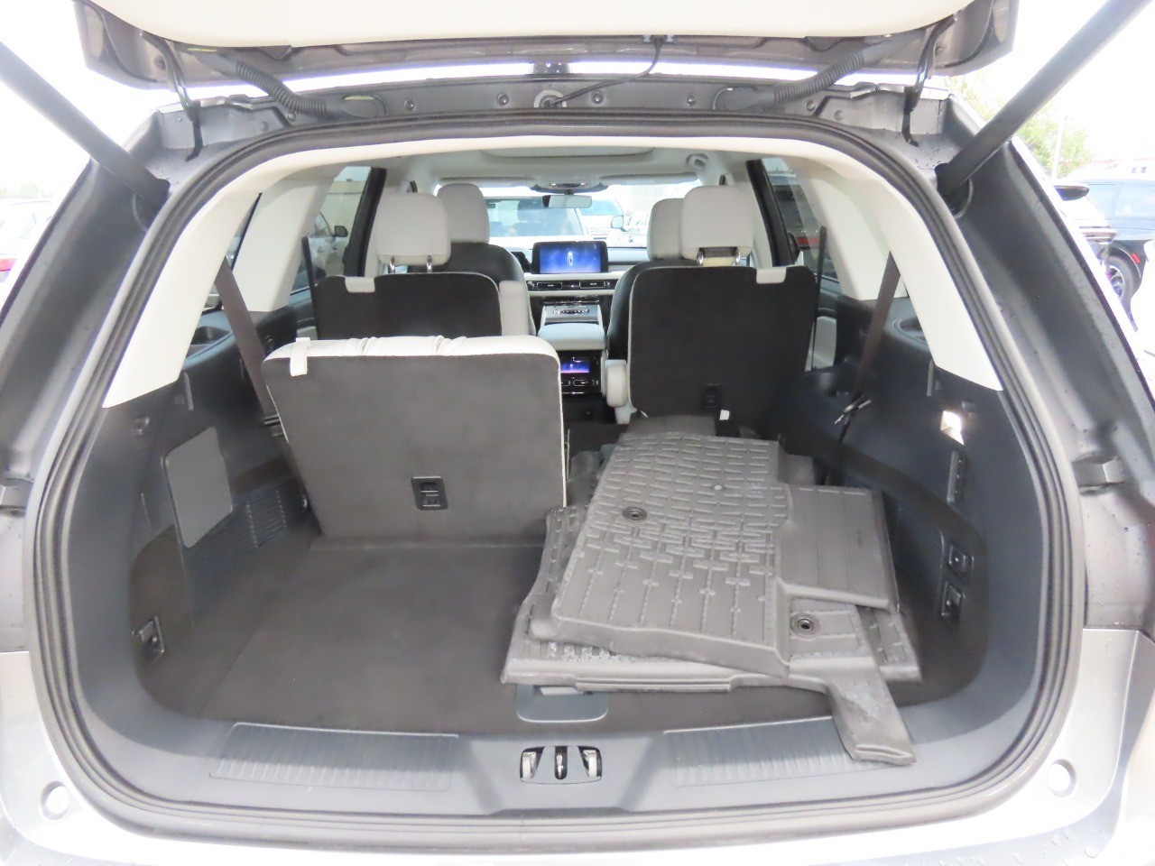 2025 Lincoln Aviator photo 13 of 34