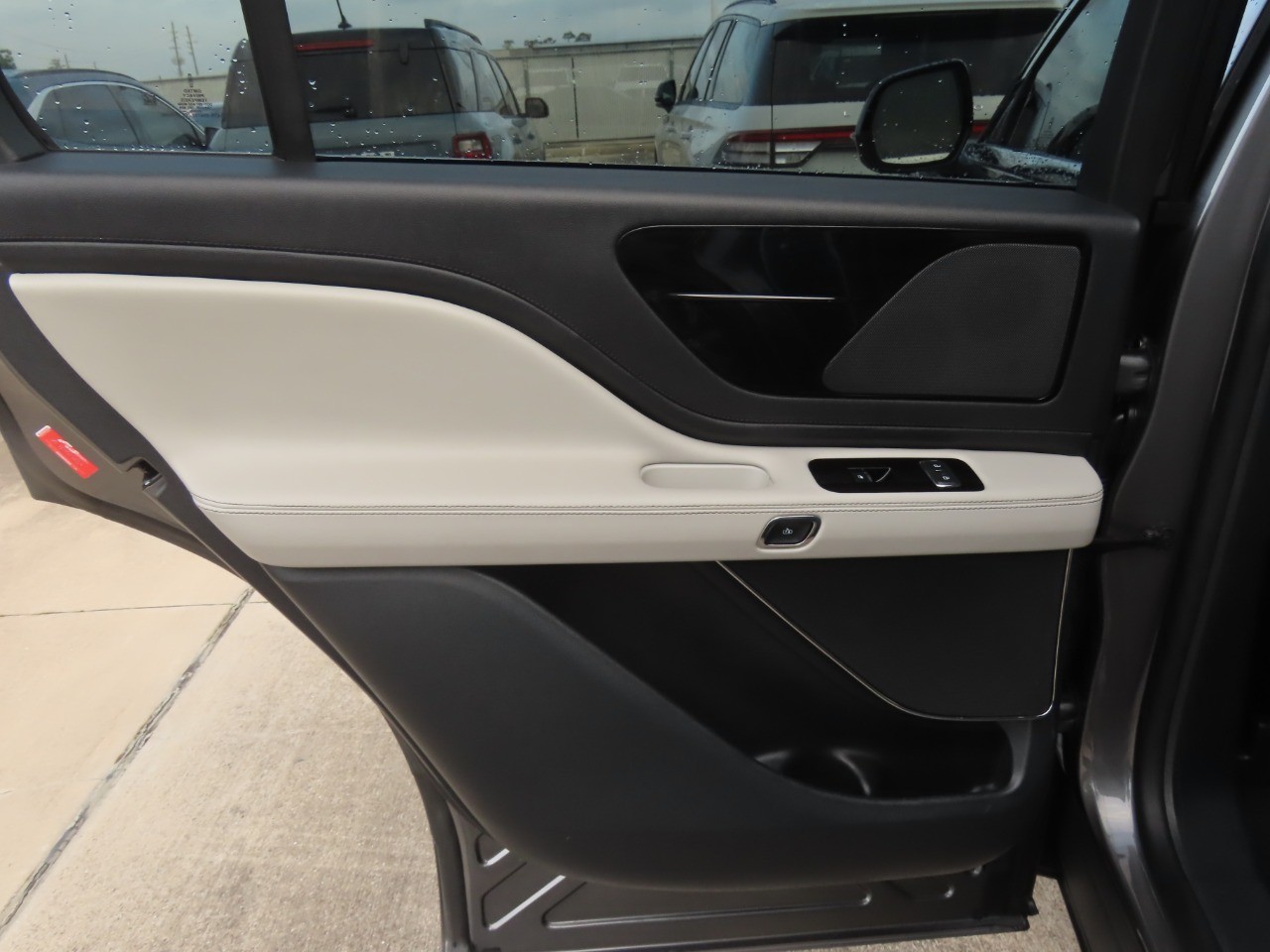 2025 Lincoln Aviator photo 20 of 34