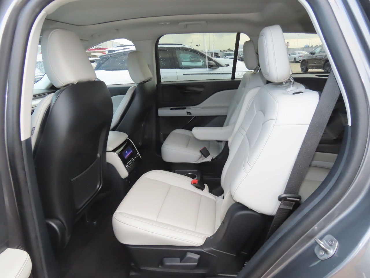 2025 Lincoln Aviator photo 21 of 34