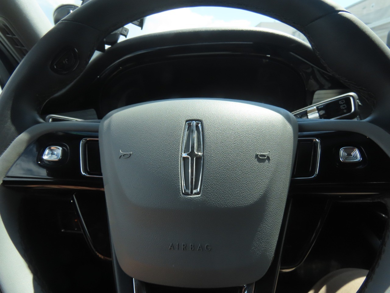 2022 Lincoln Corsair photo 28 of 33