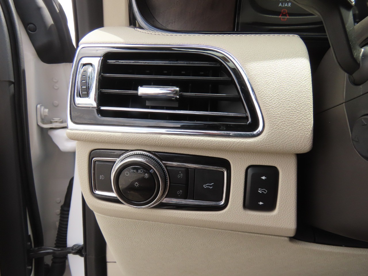 used 2019 Lincoln Navigator car, priced at $28,999