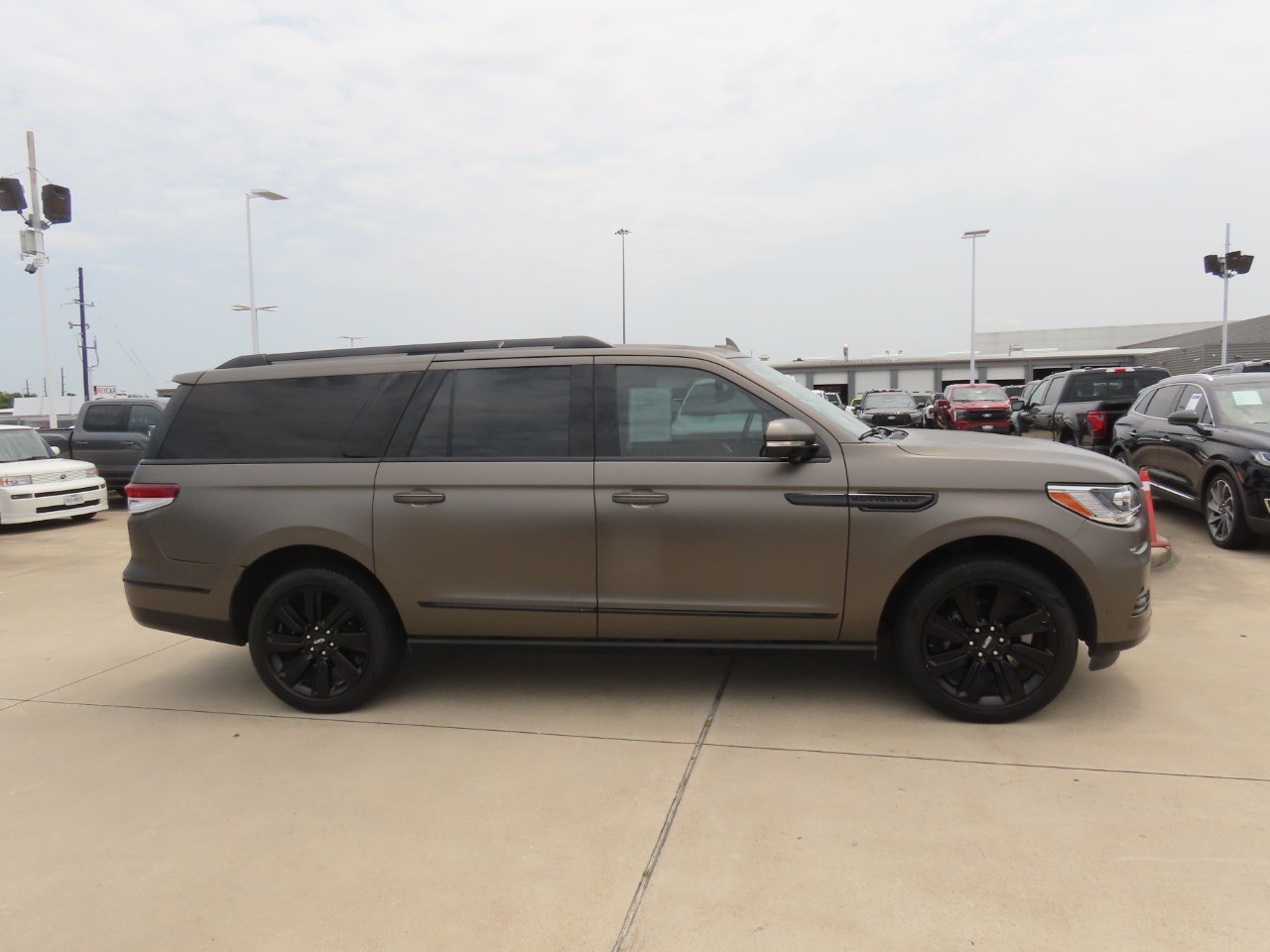 2023 Lincoln Navigator L Reserve - 9