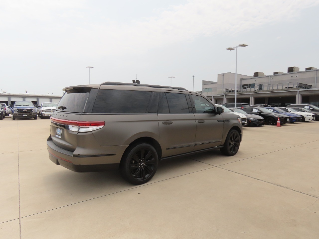 2023 Lincoln Navigator L Reserve - 10