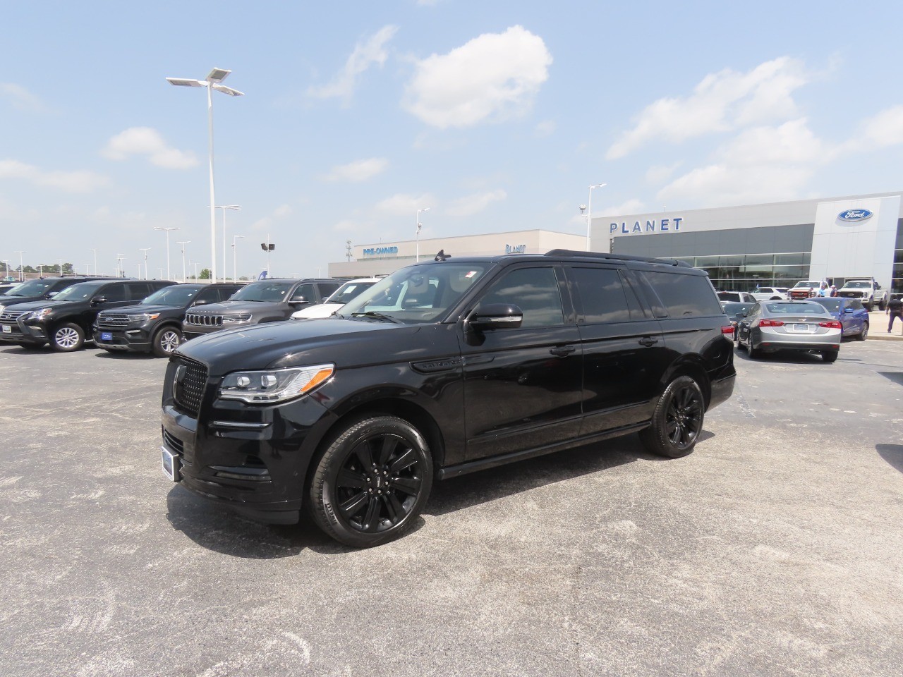 2022 Lincoln Navigator L Reserve Infinite Black Metallic Clearcoat at Planet Ford