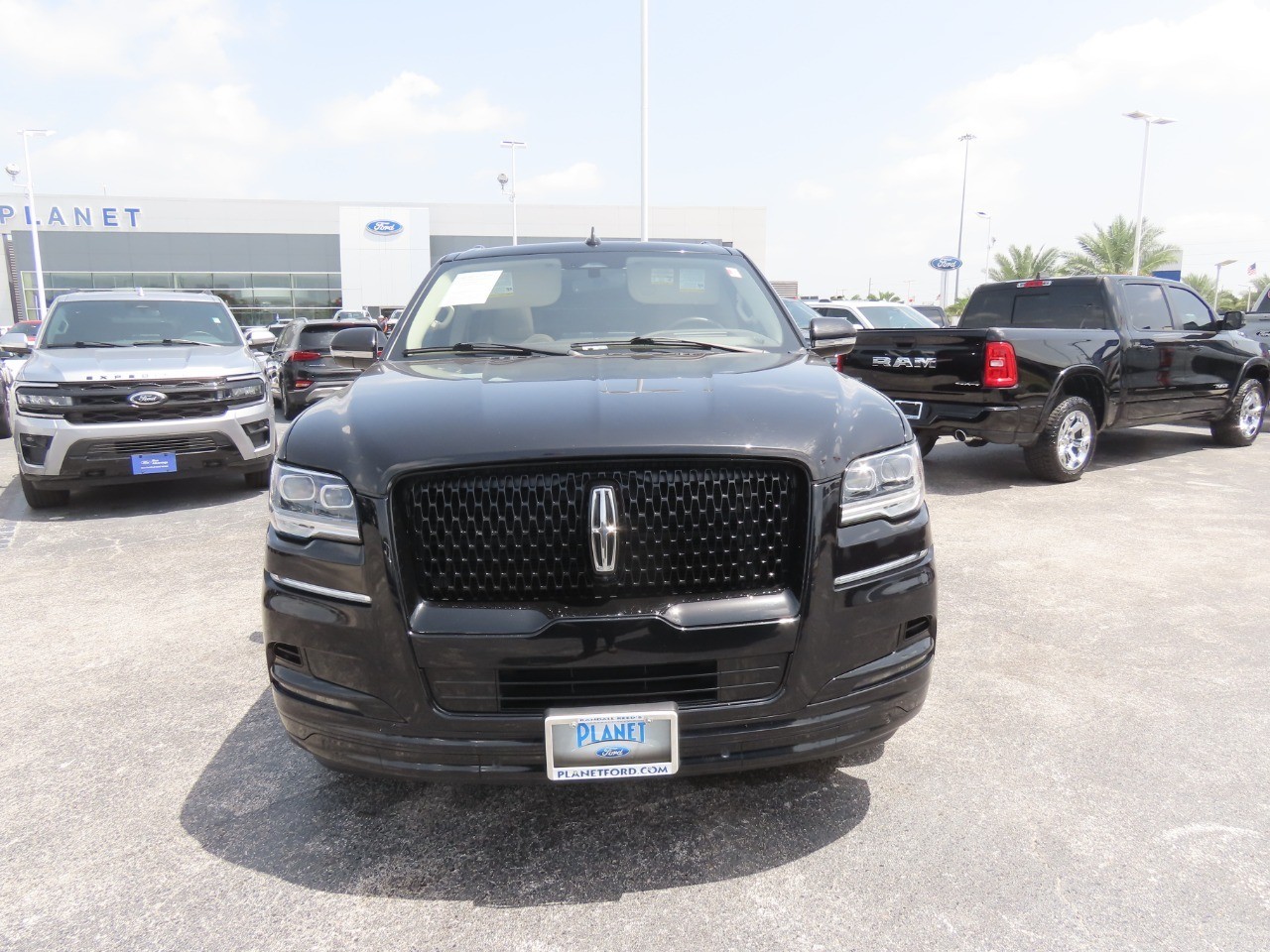 2022 Lincoln Navigator L Reserve Infinite Black Metallic Clearcoat at Planet Ford