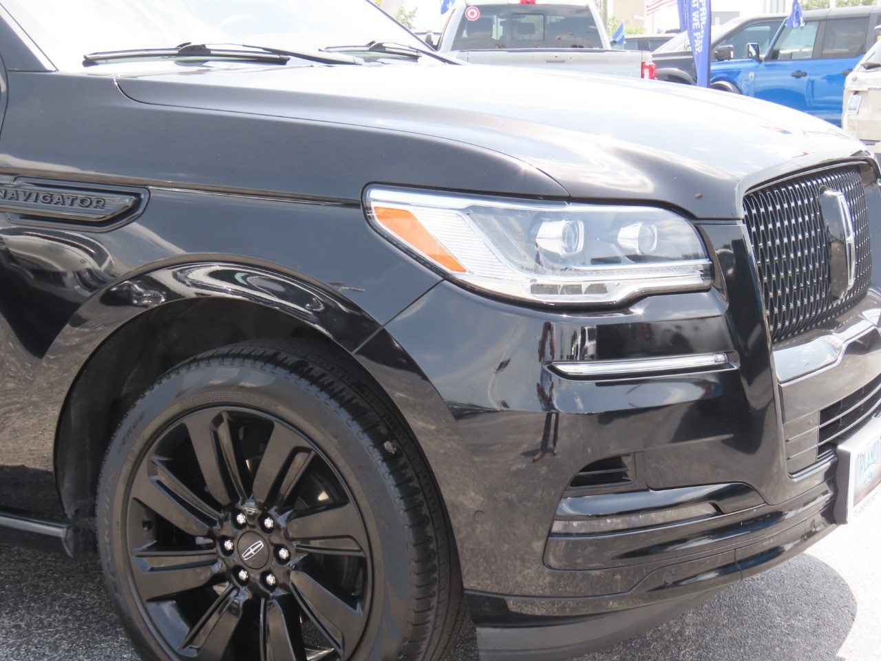 2022 Lincoln Navigator L Reserve Infinite Black Metallic Clearcoat at Planet Ford