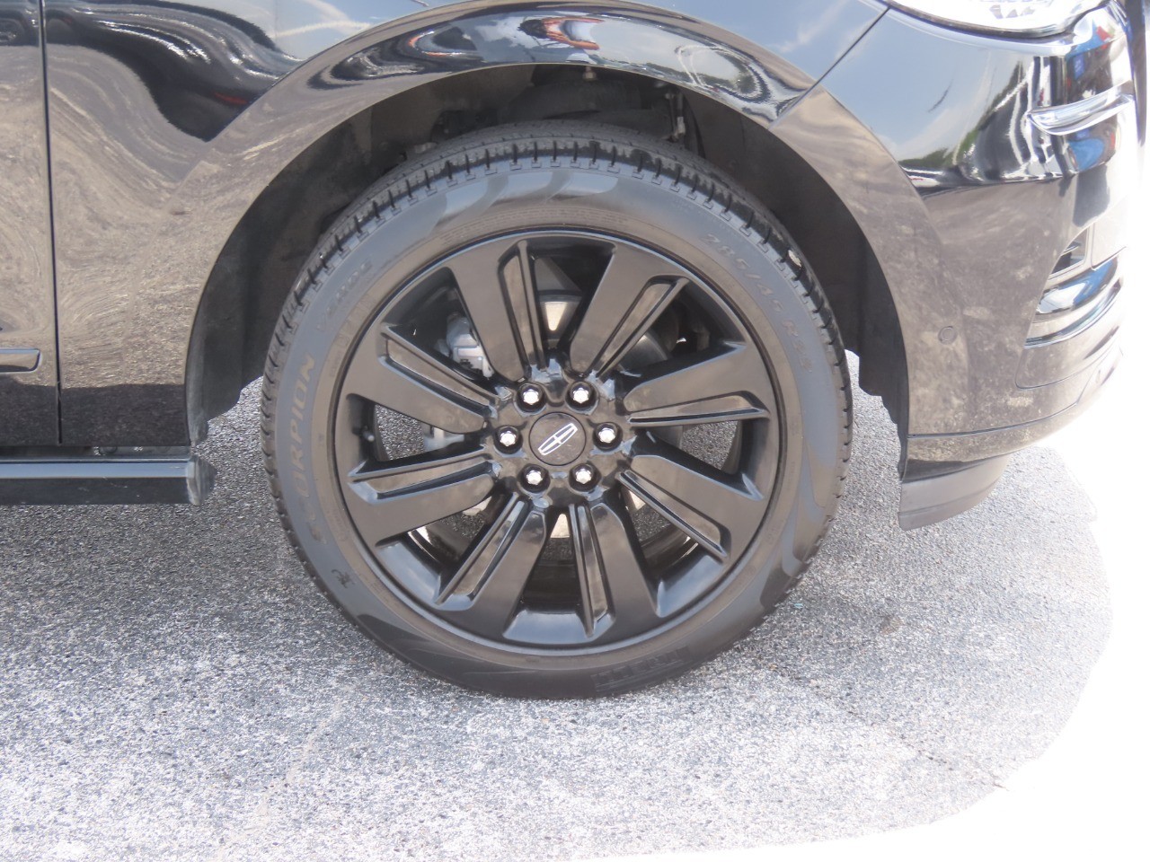 2022 Lincoln Navigator L Reserve Infinite Black Metallic Clearcoat at Planet Ford