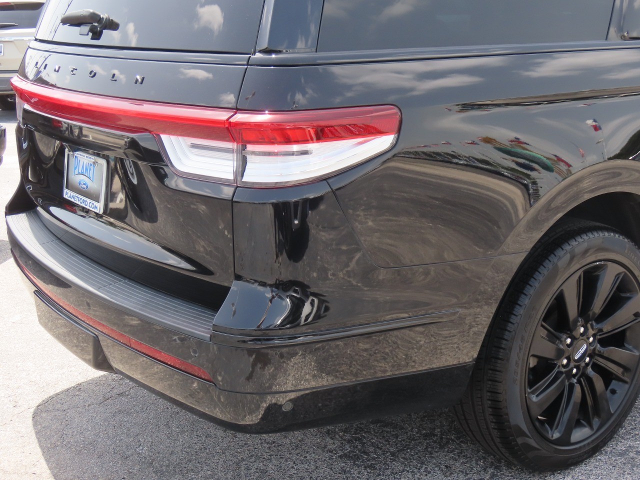 2022 Lincoln Navigator L Reserve Infinite Black Metallic Clearcoat at Planet Ford