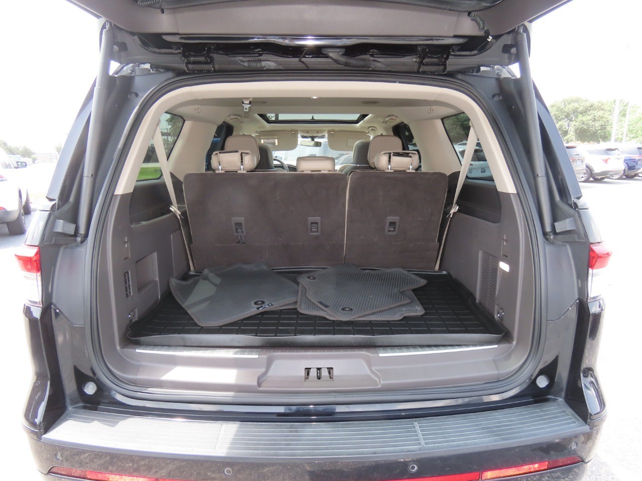 2022 Lincoln Navigator L Reserve Infinite Black Metallic Clearcoat at Planet Ford