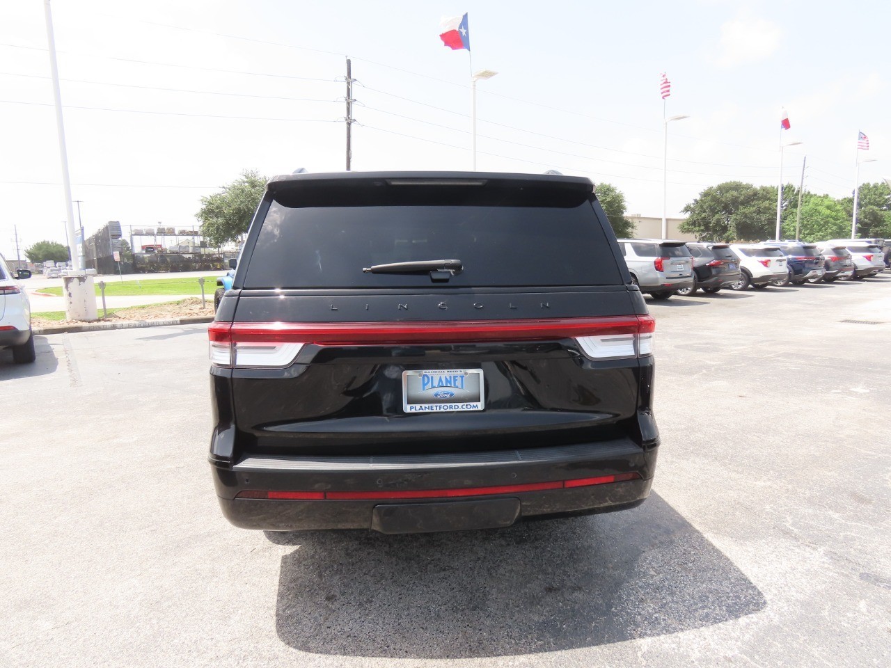 2022 Lincoln Navigator L Reserve Infinite Black Metallic Clearcoat at Planet Ford