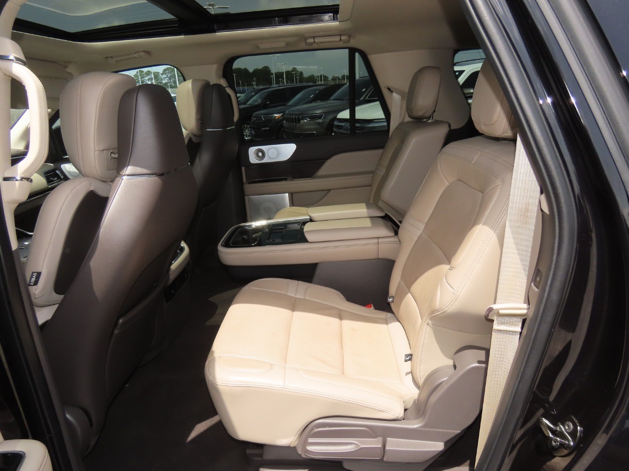 2022 Lincoln Navigator L Reserve Infinite Black Metallic Clearcoat at Planet Ford
