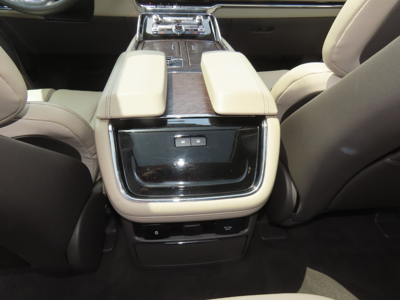 2022 Lincoln Navigator L Reserve Infinite Black Metallic Clearcoat at Planet Ford
