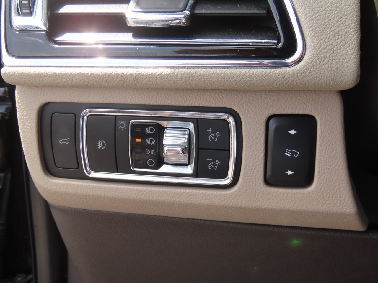 2022 Lincoln Navigator L Reserve Infinite Black Metallic Clearcoat at Planet Ford