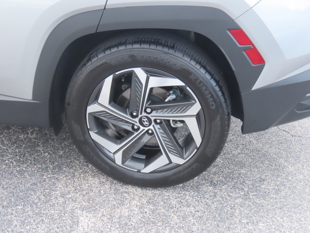 2024 Hyundai Tucson photo 18 of 33