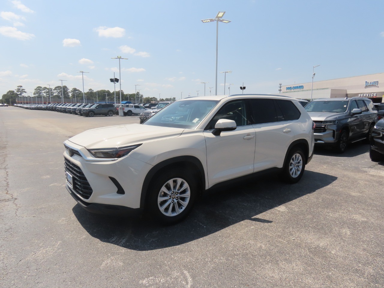2024 Toyota Grand Highlander photo 2 of 34