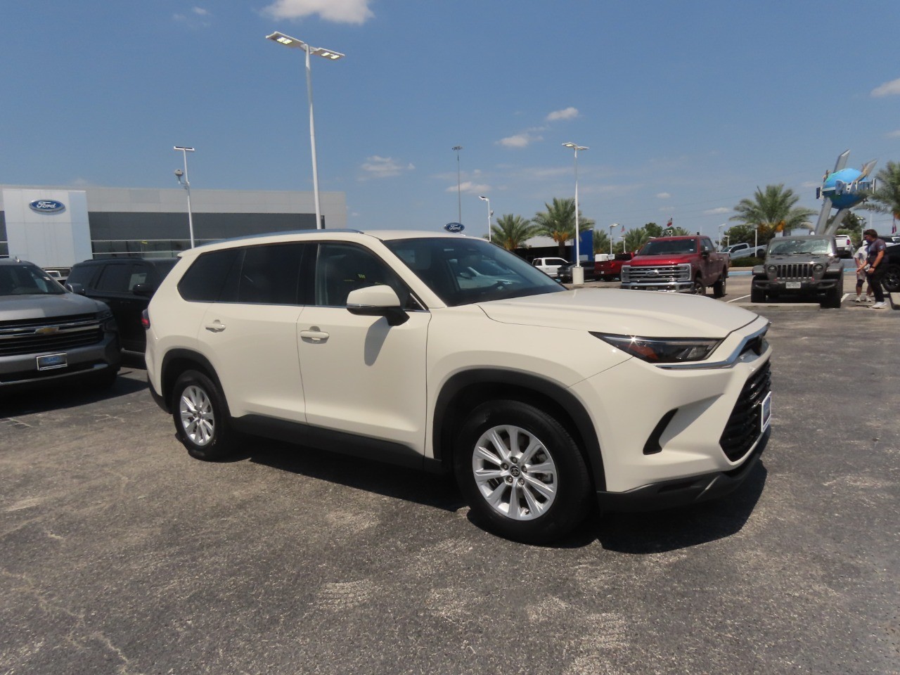 2024 Toyota Grand Highlander photo 7 of 34
