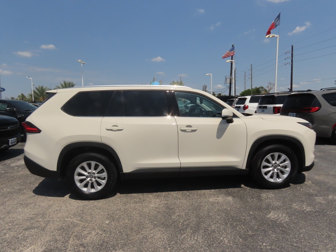 2024 Toyota Grand Highlander photo 10 of 34