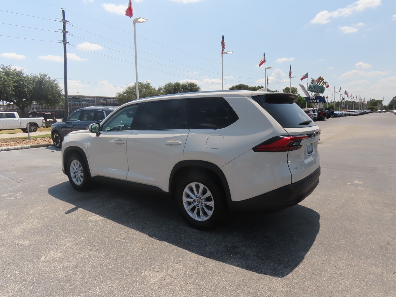 2024 Toyota Grand Highlander photo 17 of 34