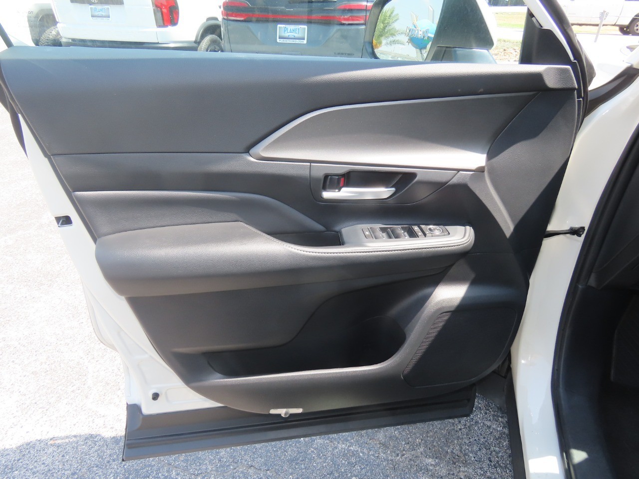 2024 Toyota Grand Highlander photo 26 of 34