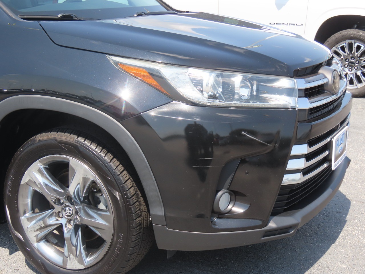 2018 Toyota Highlander photo 6 of 32