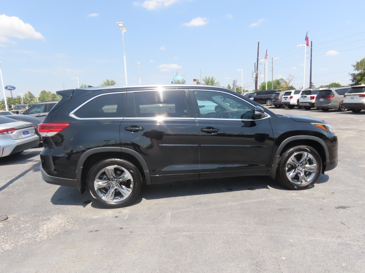 2018 Toyota Highlander photo 10 of 32