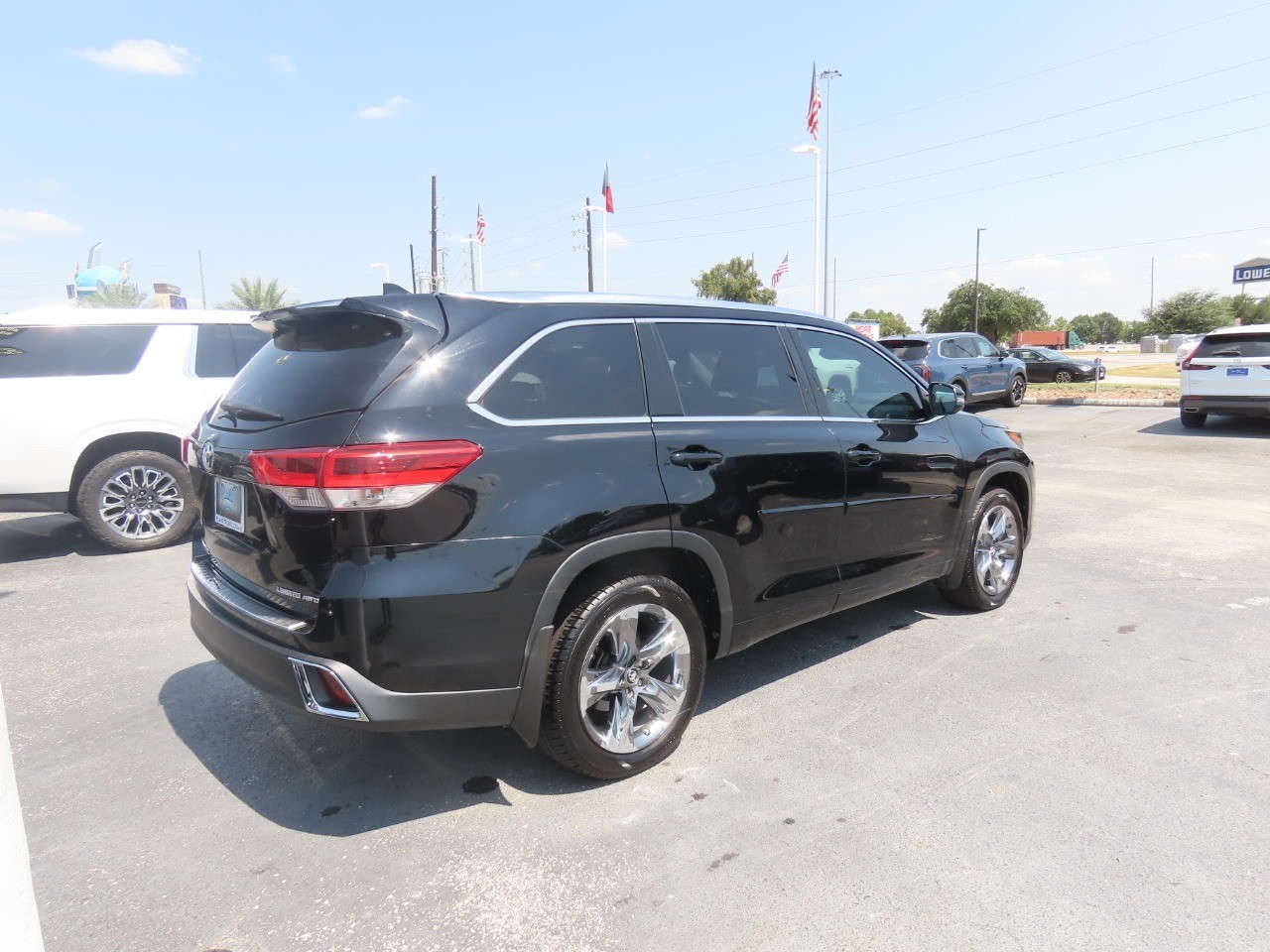 2018 Toyota Highlander photo 11 of 32
