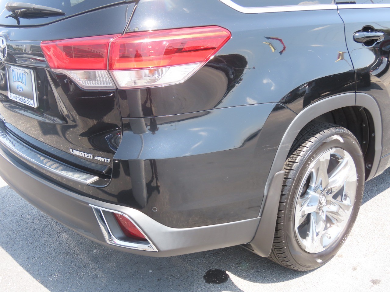 2018 Toyota Highlander photo 12 of 32