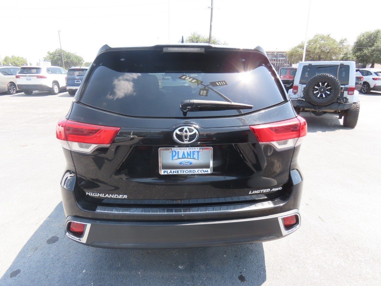 2018 Toyota Highlander photo 13 of 32