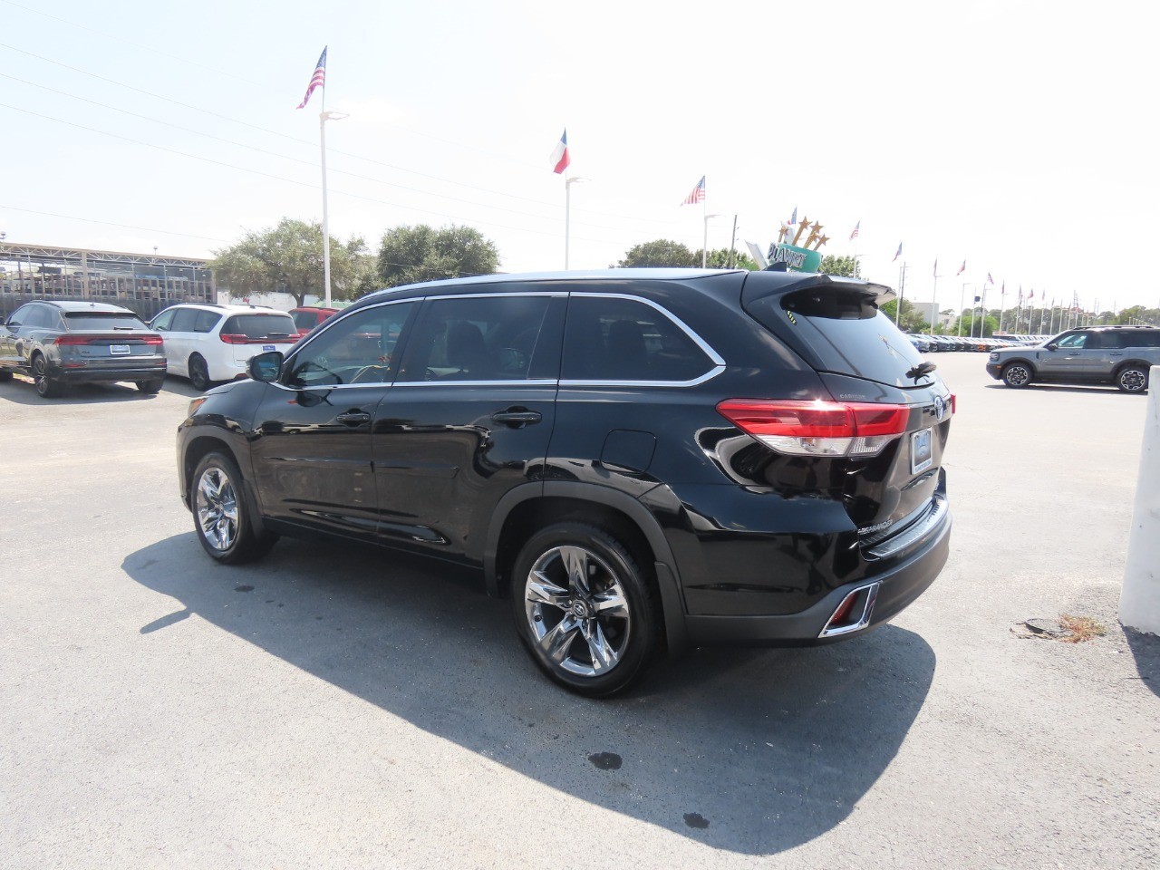 2018 Toyota Highlander photo 15 of 32