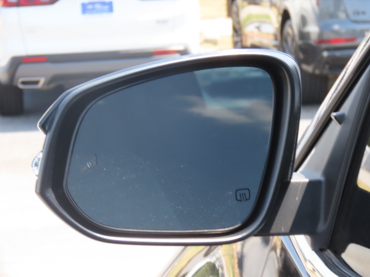 2018 Toyota Highlander photo 17 of 32
