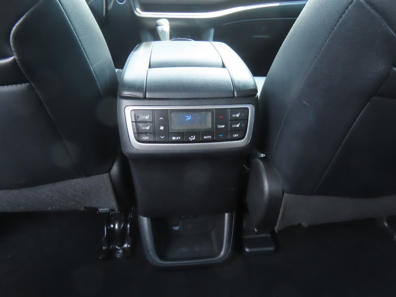 2018 Toyota Highlander photo 21 of 32
