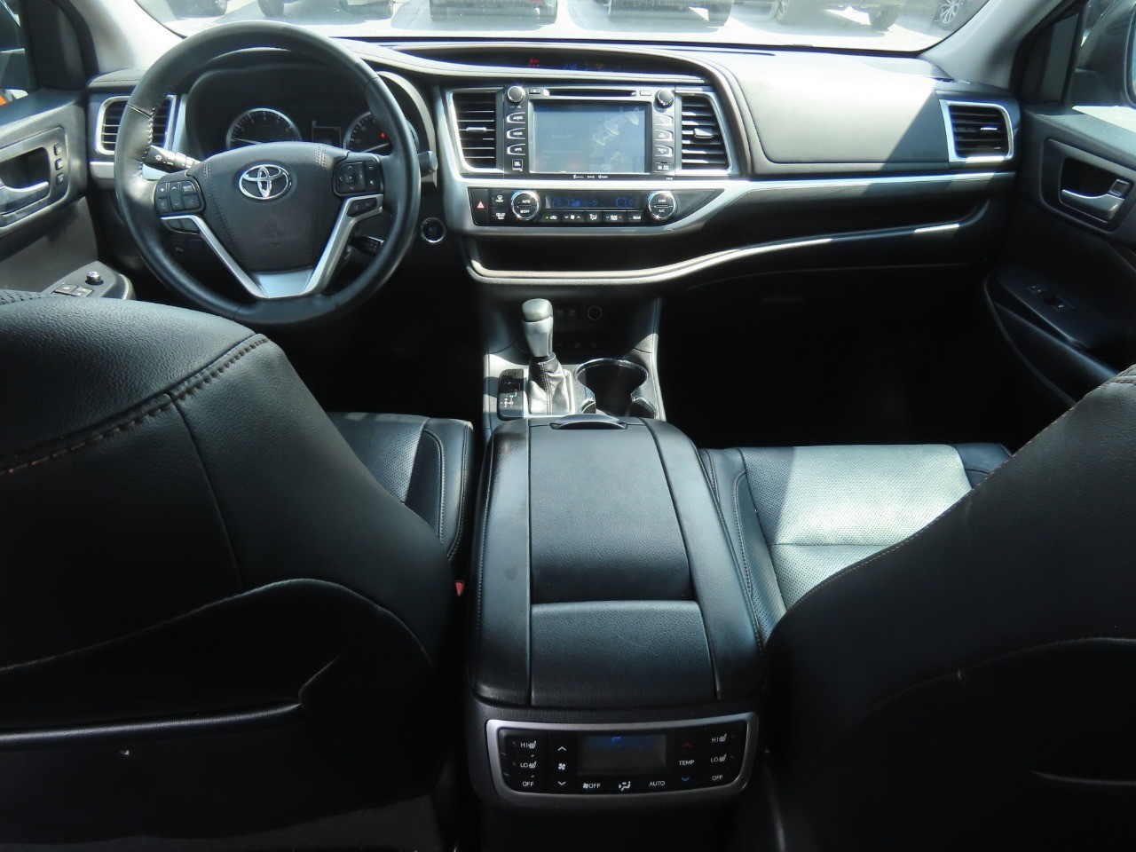 2018 Toyota Highlander photo 23 of 32