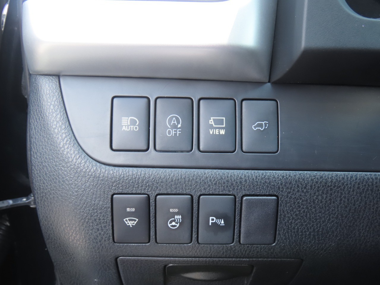 2018 Toyota Highlander photo 26 of 32
