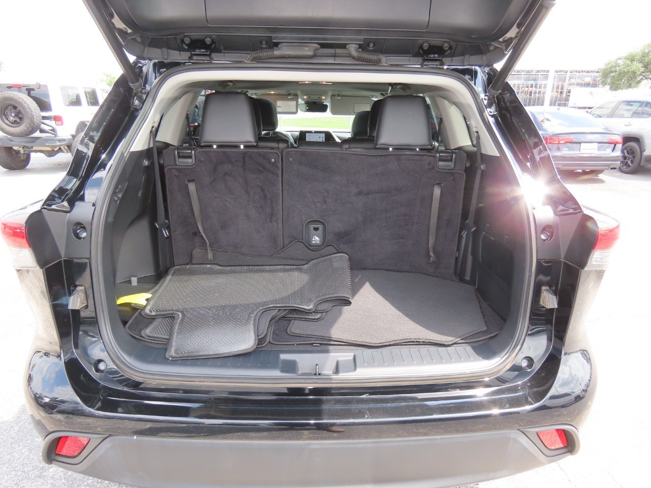 2023 Toyota Highlander Limited - 11