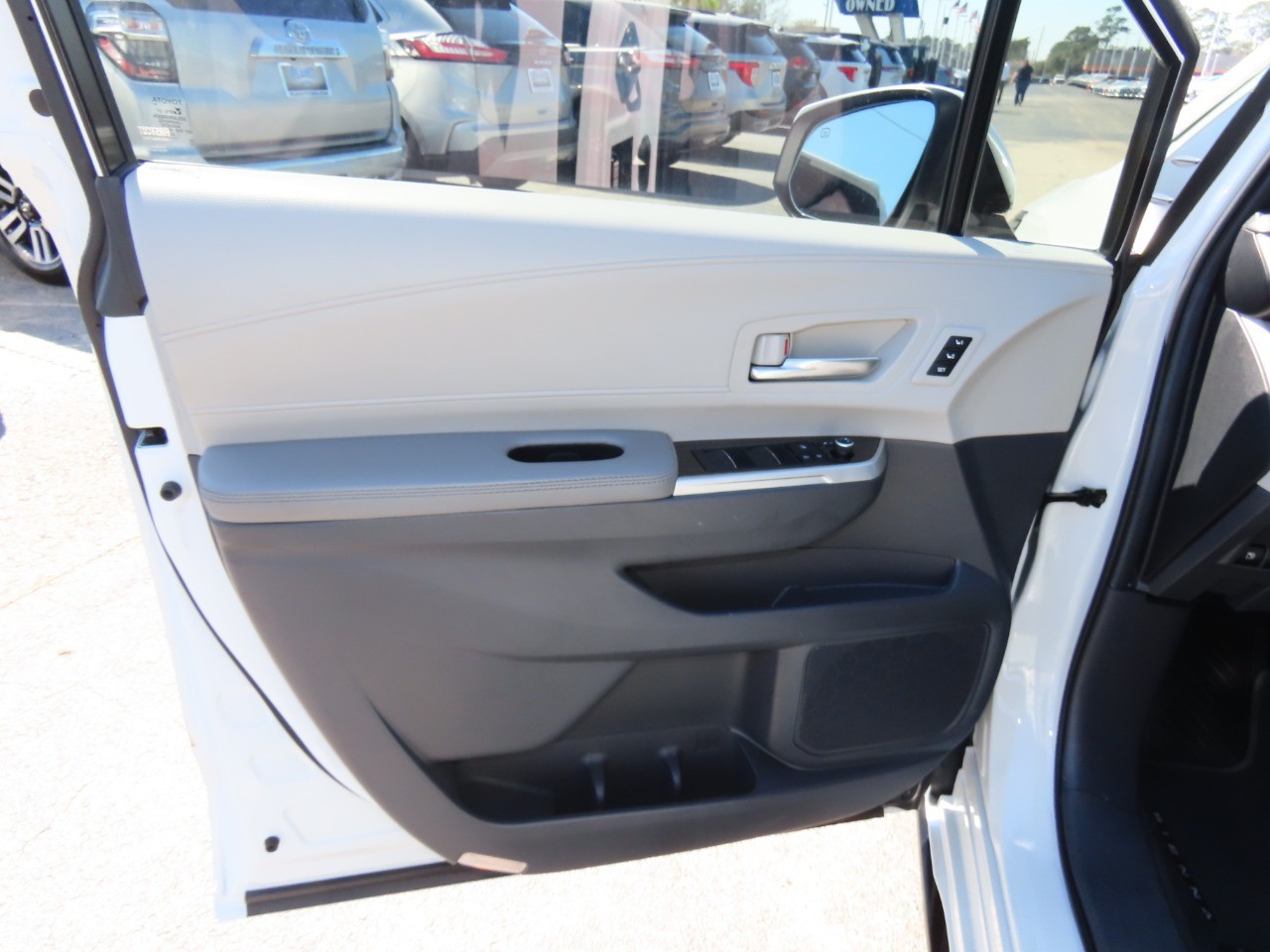 used 2023 Toyota Sienna car, priced at $42,999