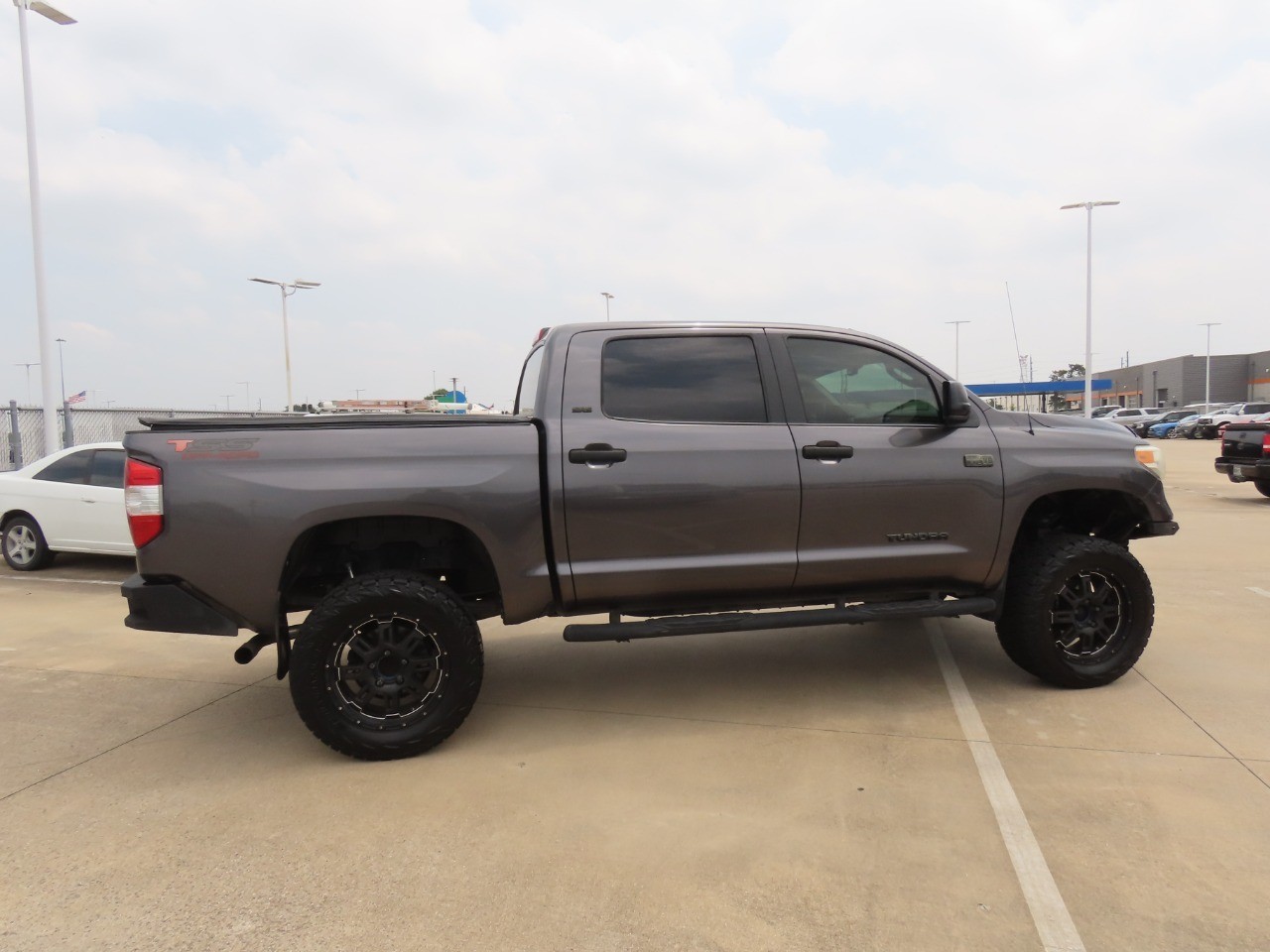 2016 Toyota Tundra 4WD Truck SR5 - 9