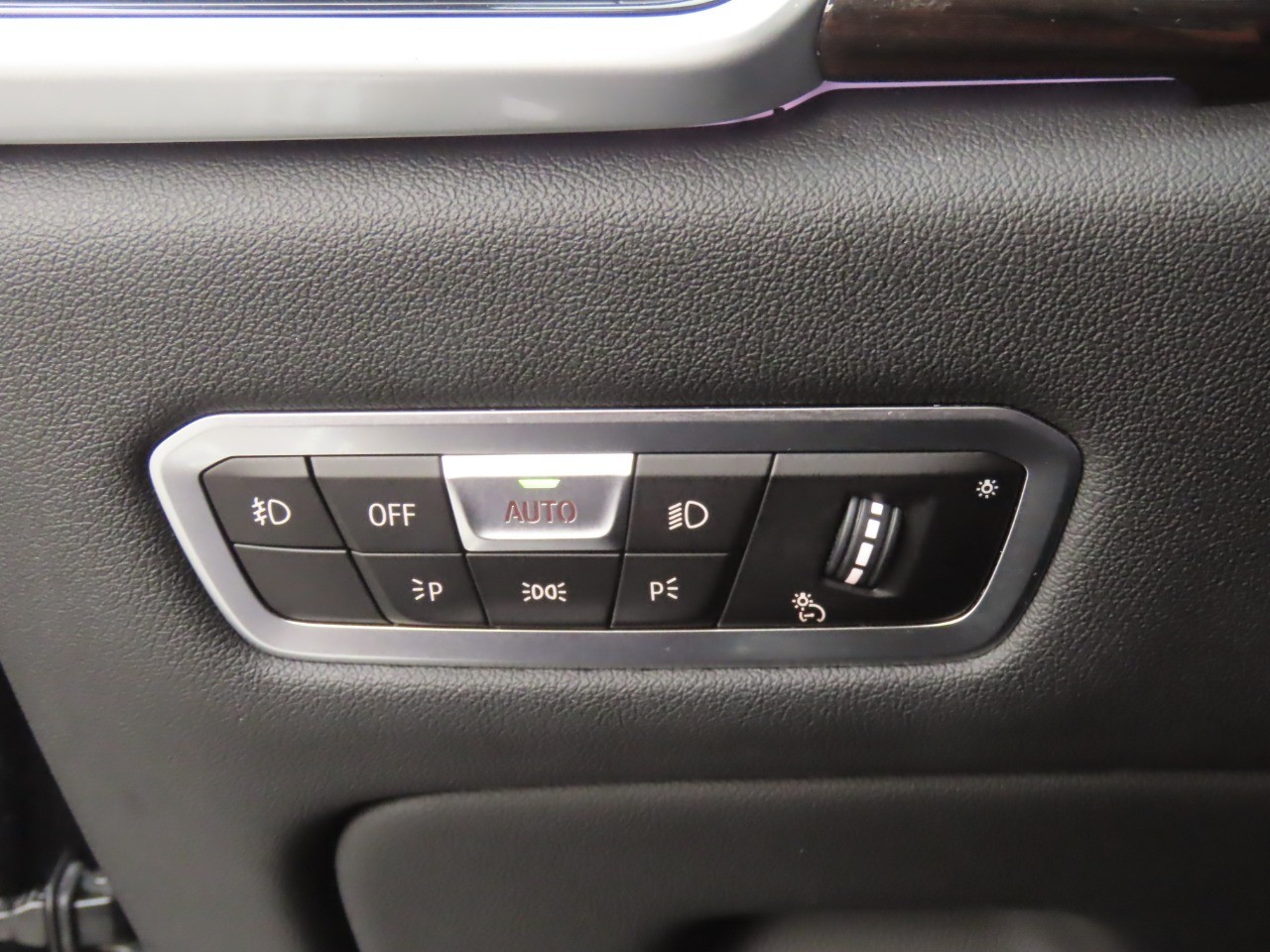 2021 BMW X5 photo 4 of 26