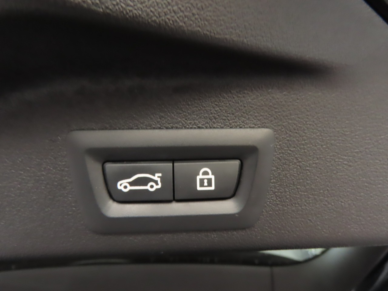 2021 BMW X5 photo 18 of 26