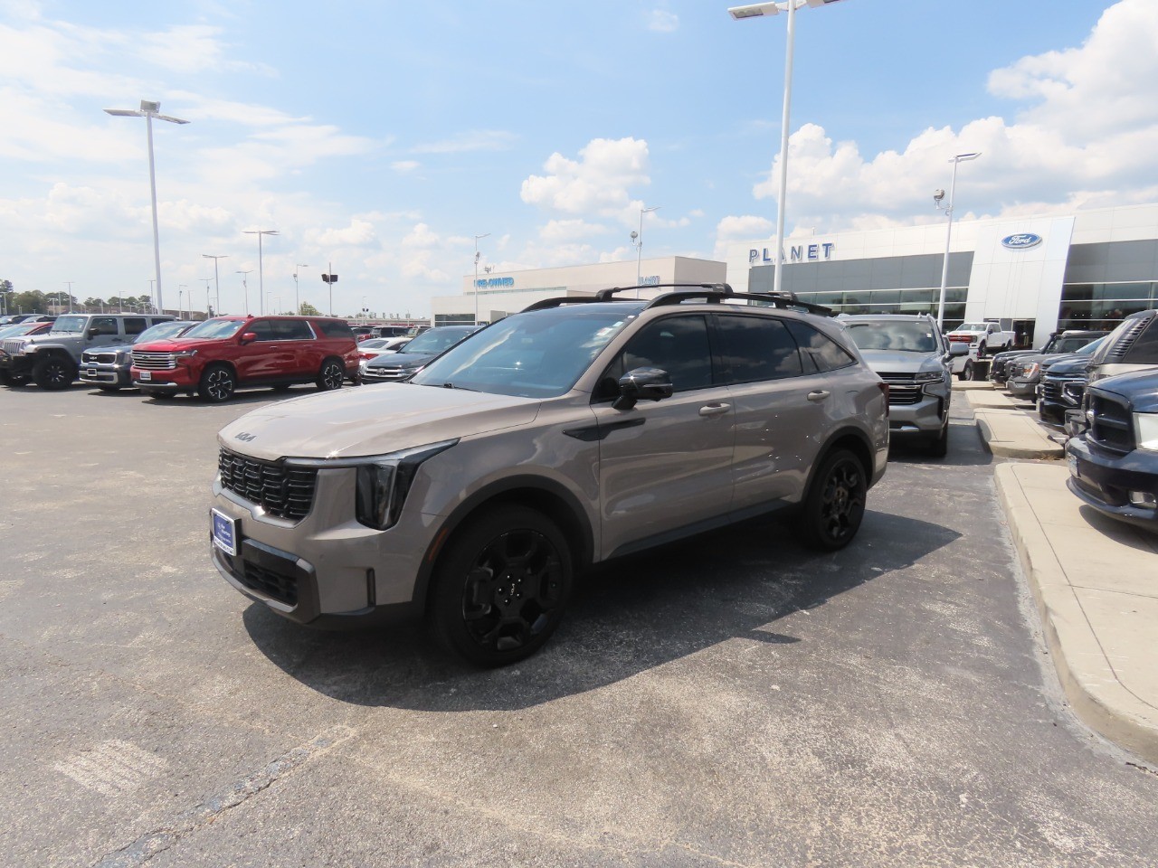 2025 Kia Sorento photo 2 of 30