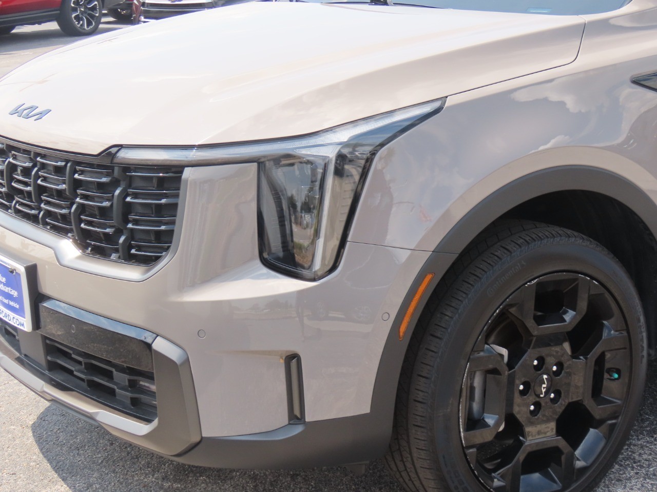 2025 Kia Sorento photo 3 of 30