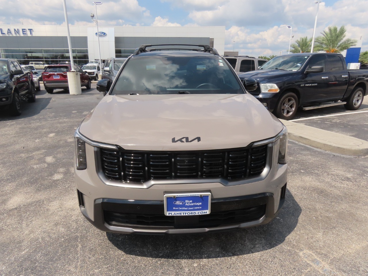 2025 Kia Sorento photo 4 of 30