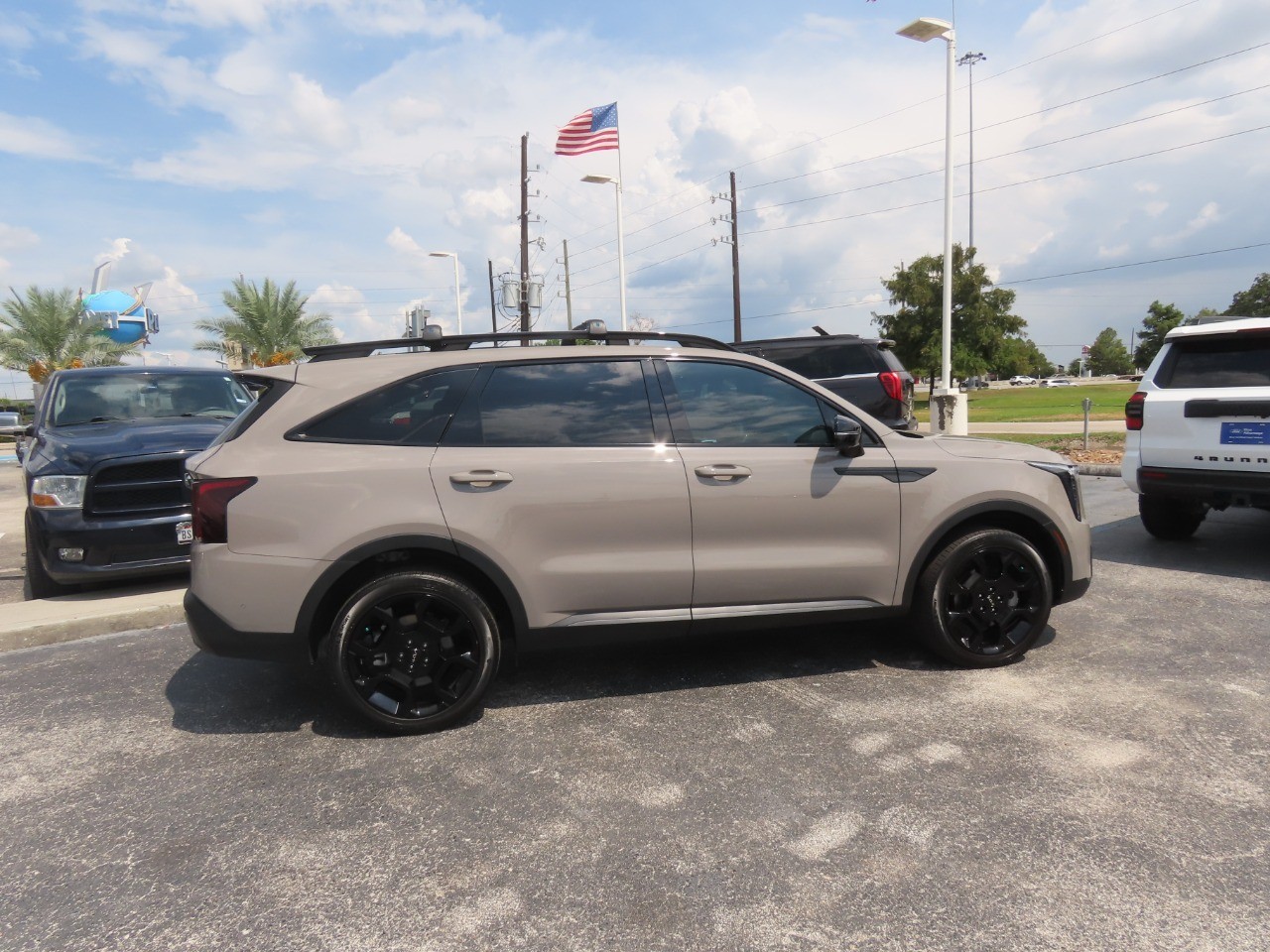 2025 Kia Sorento photo 8 of 30