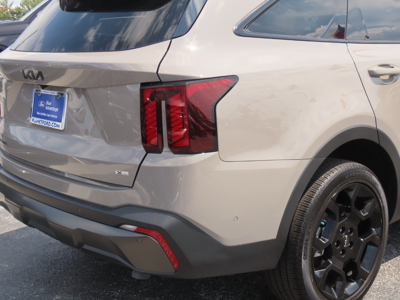 2025 Kia Sorento photo 10 of 30